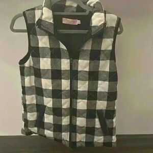 Black & white buffalo check full‎ zip up vest from Pink Lily.